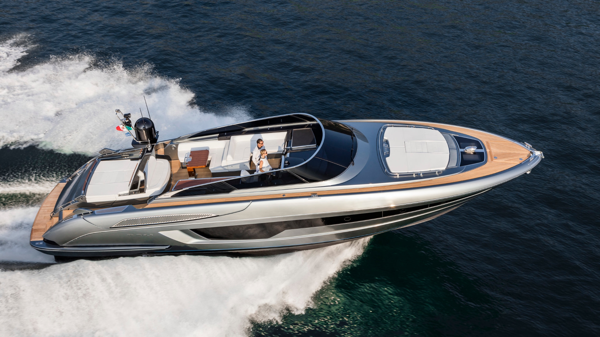 Die neue Riva 56: Komfortable und sportliche Open Yacht.