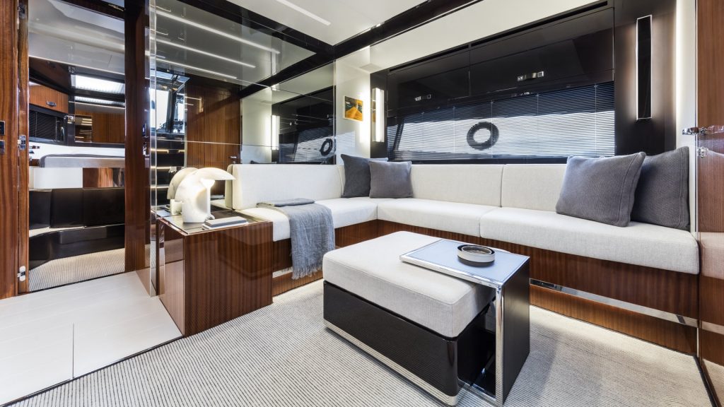 Luxusyachten: Riva 56 Rivale